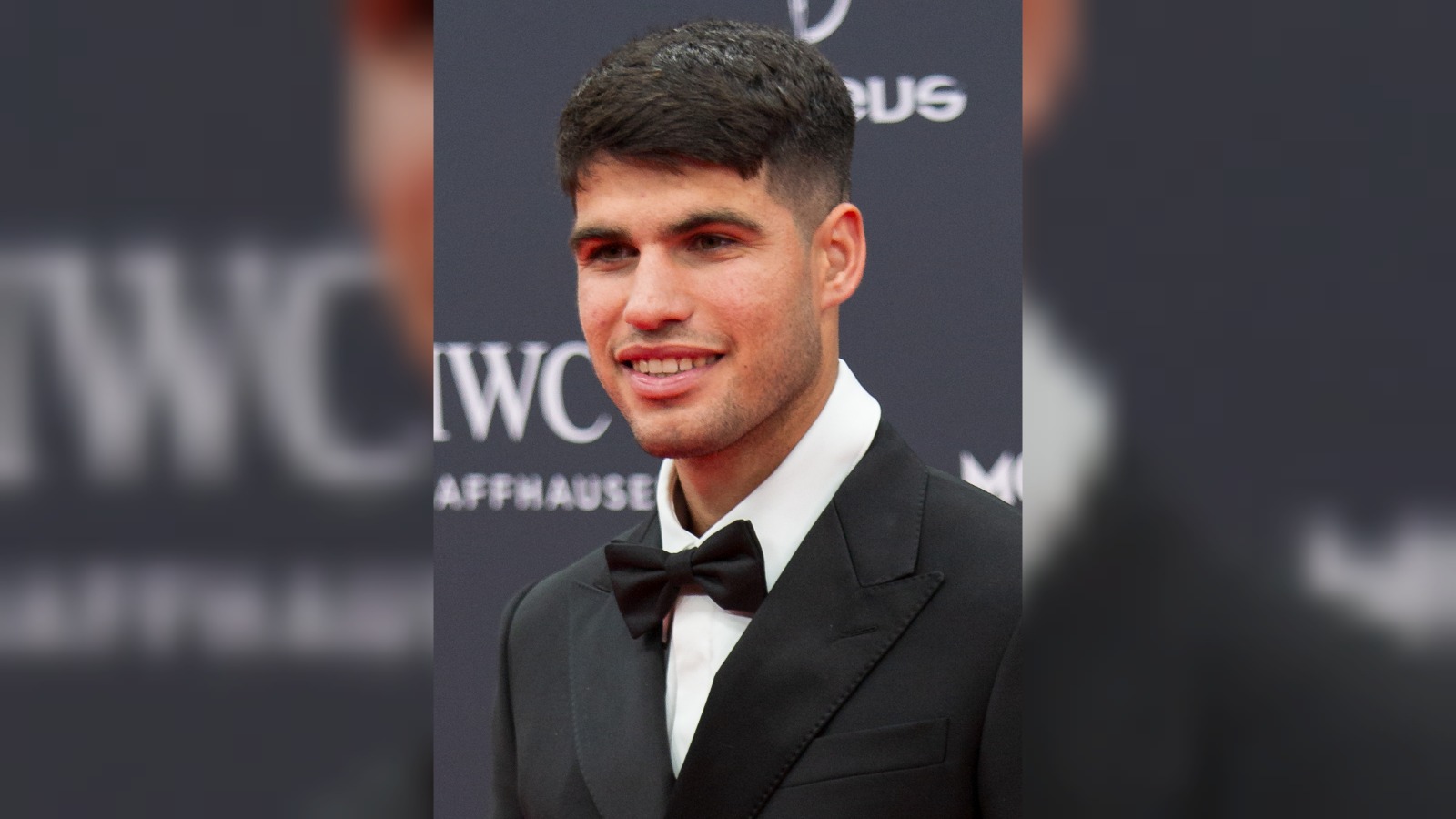 Alcaraz reaches US Open quarter-finals after wrist injury