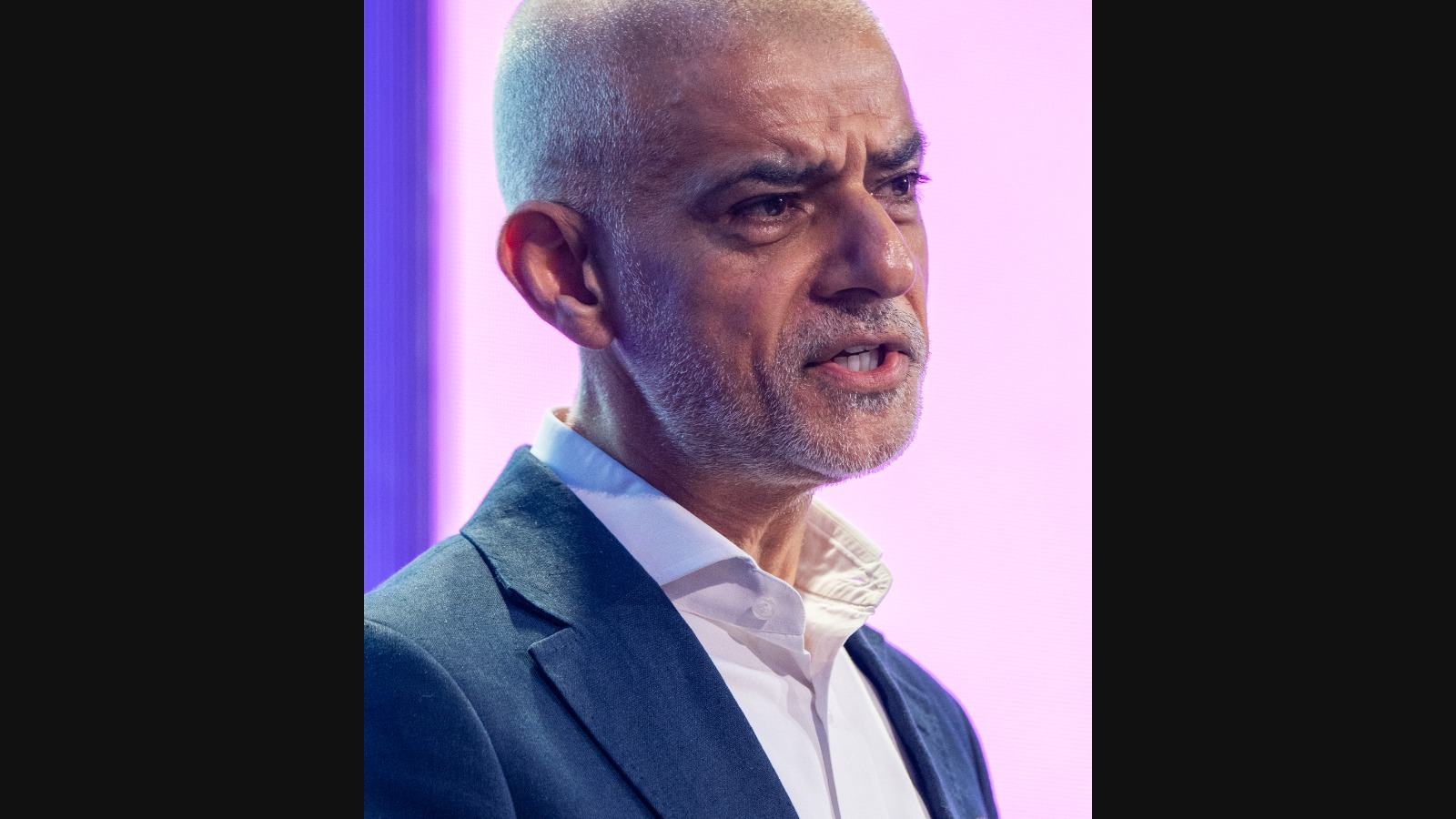 Khan says British Muslims made to feel like second-class citizens