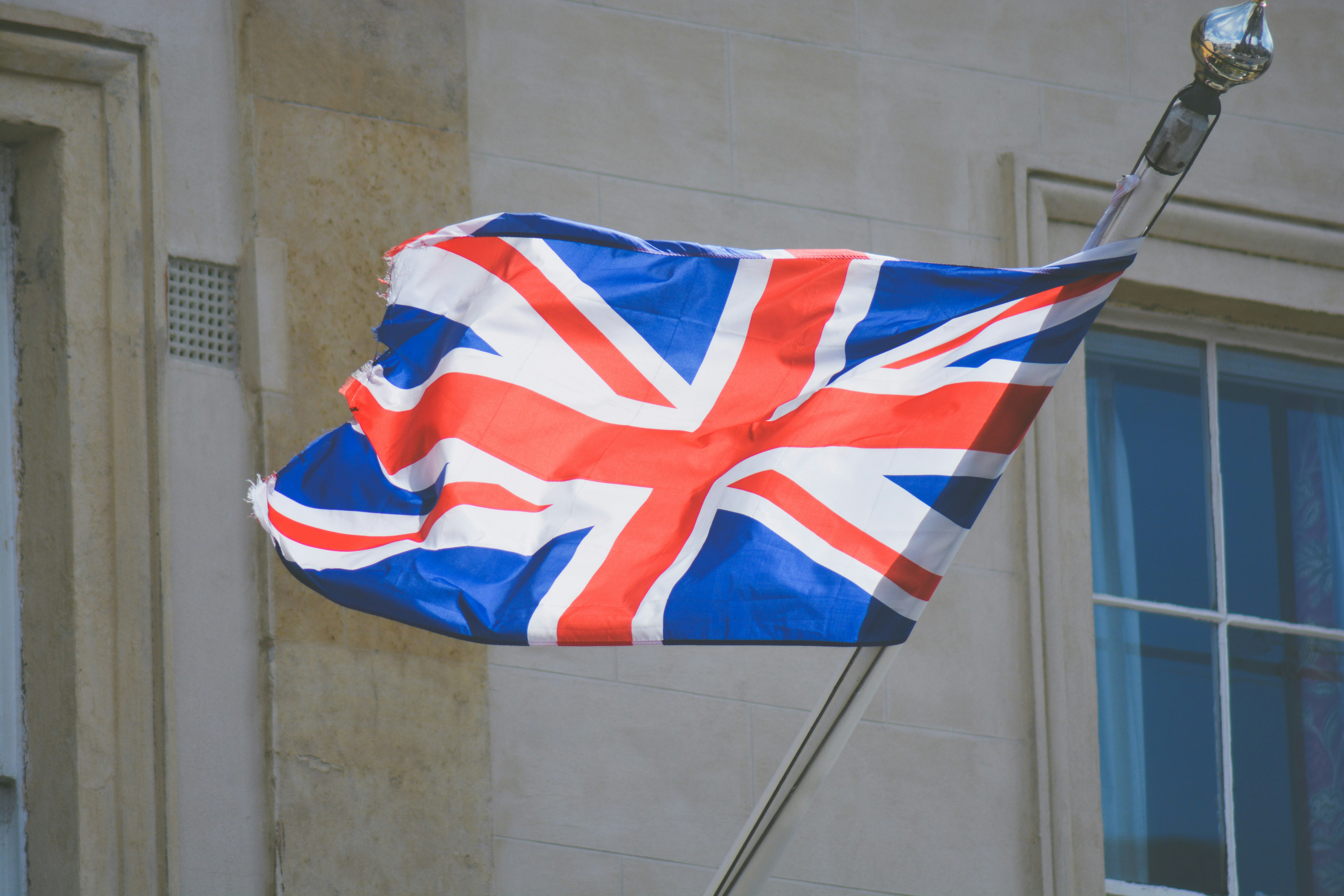 UK reports rise in young people out of work