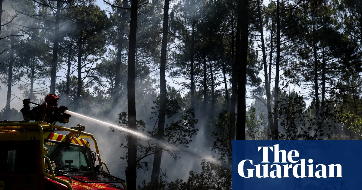 Almost 4,000 people evacuated from tourist sites near Bordeaux as wildfires rage in France and Spain