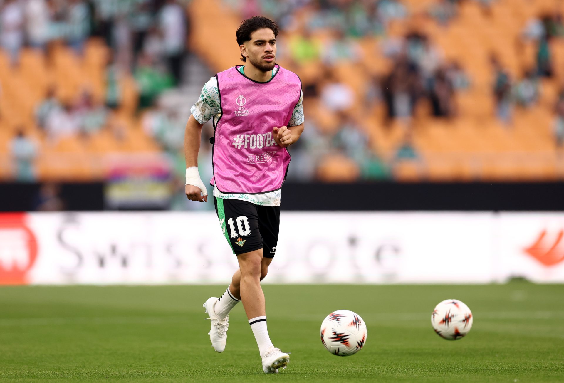 Barcelona keeping a close eye as Serie A giants begin talks for ex-winger valued above €50 million