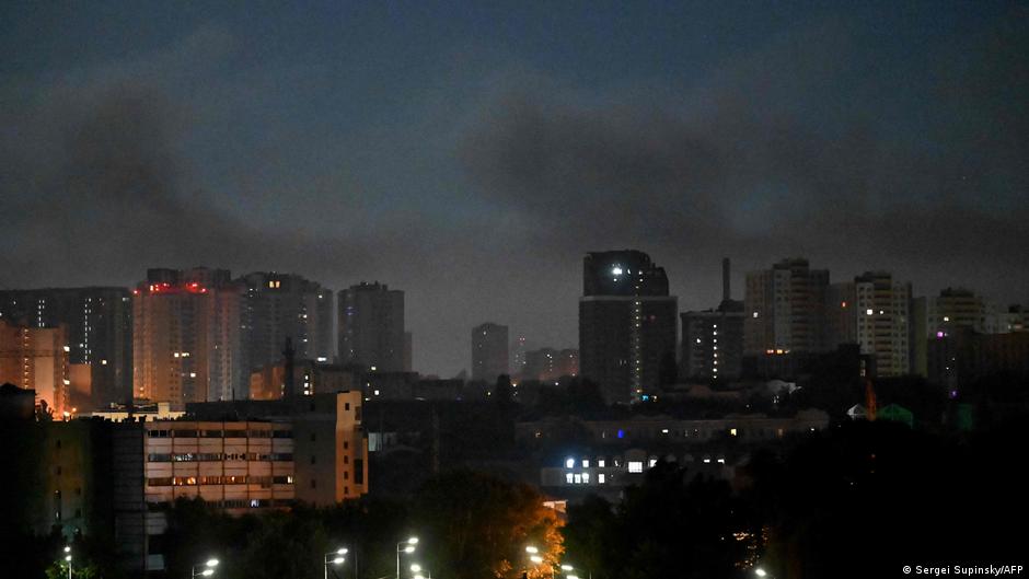 Explosions in Kyiv after Zelenskyy warns of Russian strikes