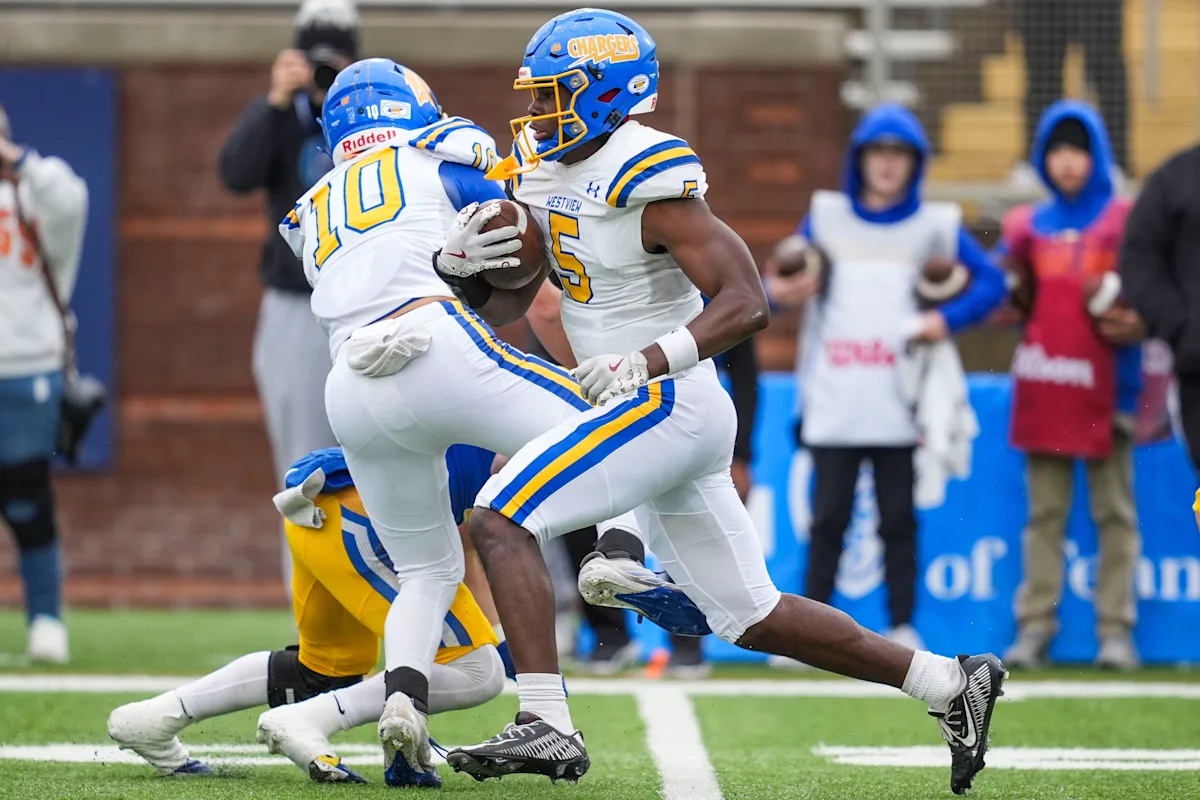 In-state running back commits to Tennessee football over three schools
