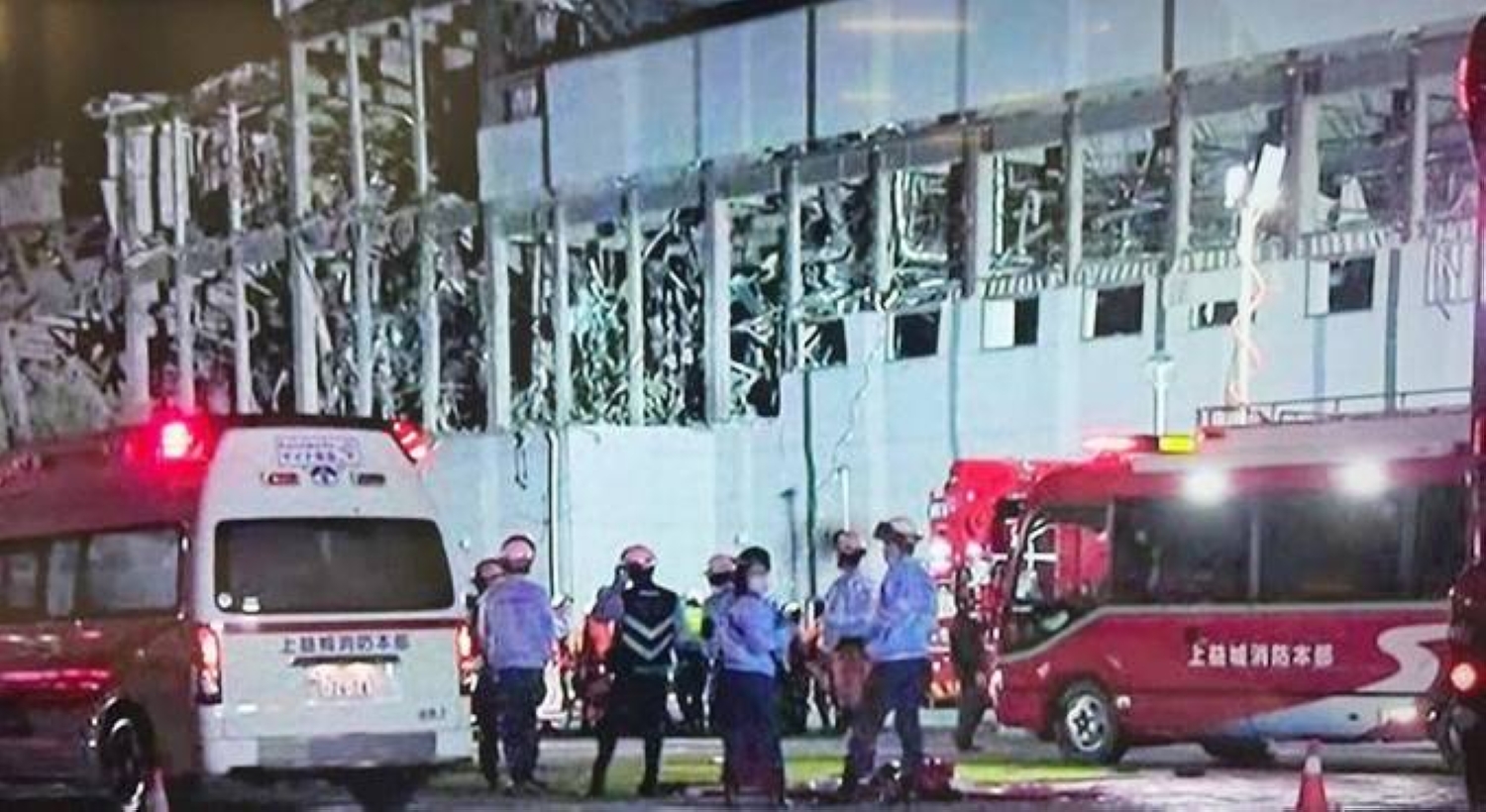 Mall collapses after powerful quake rocks Kumamoto