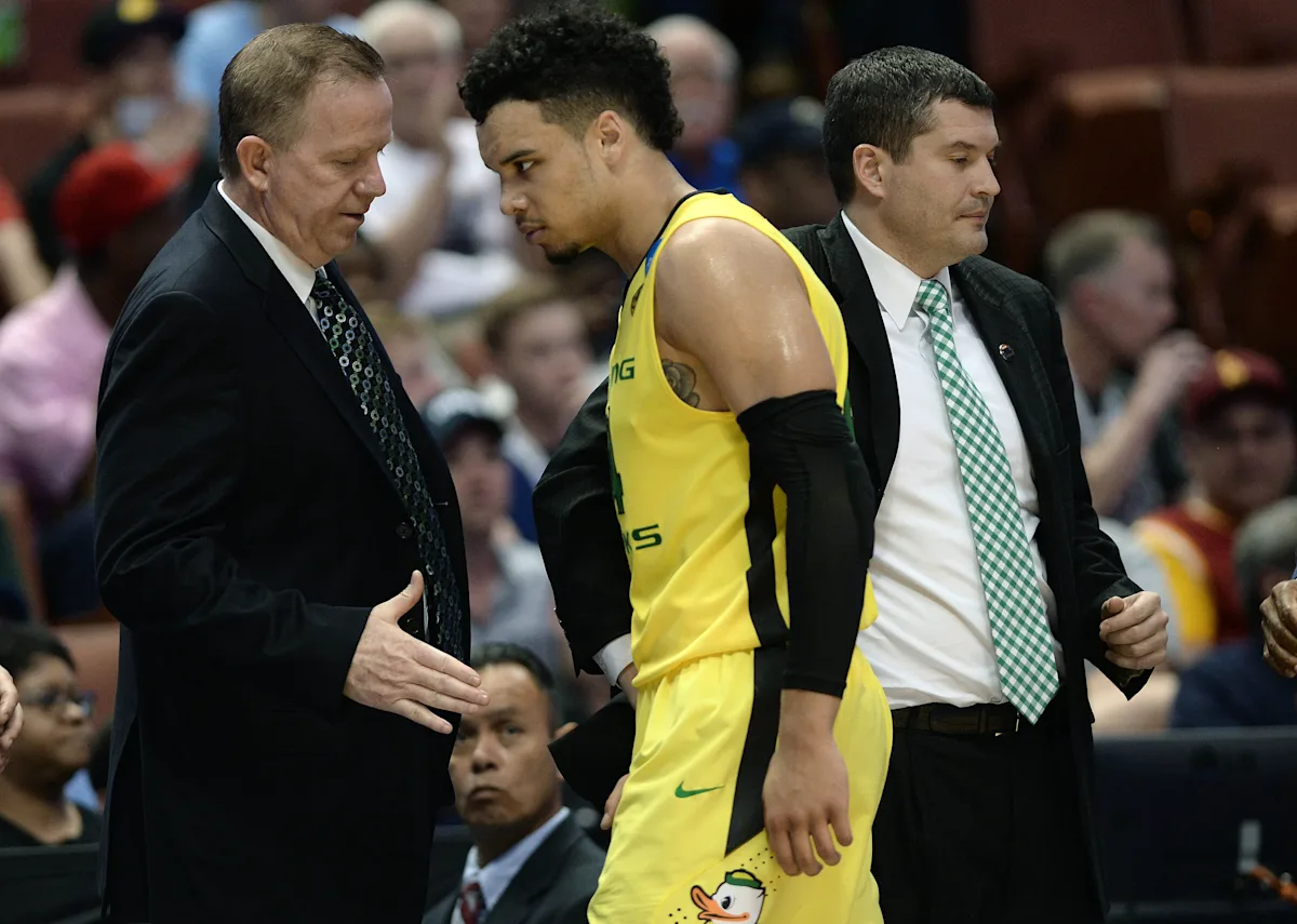 Oregon men's basketball assistant coach Kevin McKenna to retire