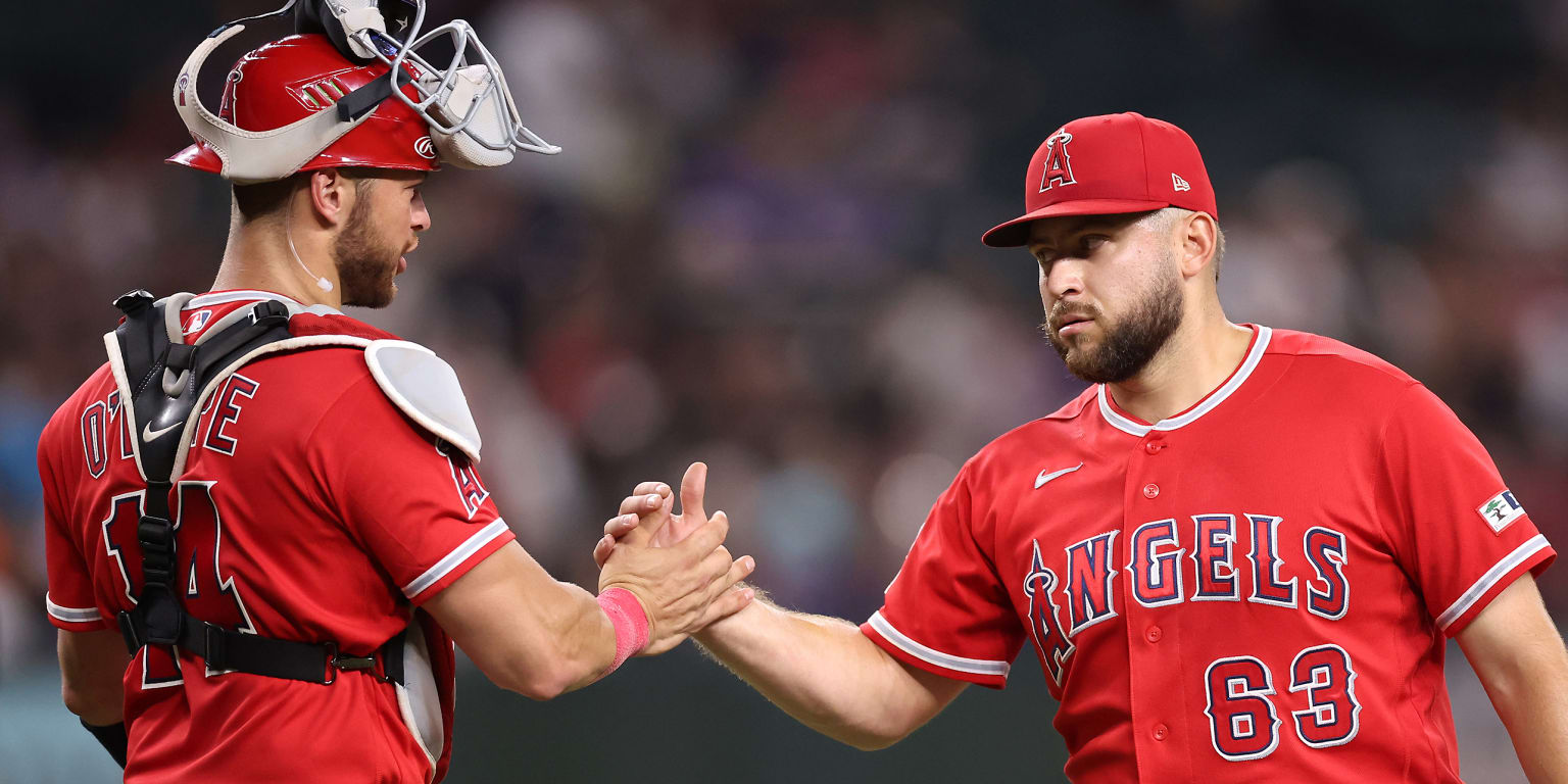 Rangers acquire catcher O'Hoppe, reliever Silseth from Angels