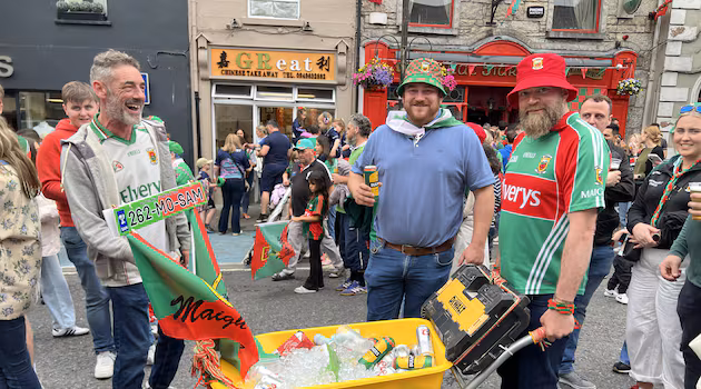 ‘The only wheelbarrow in Mayo being used today’: Ballyhaunis welcomes Mayo champions