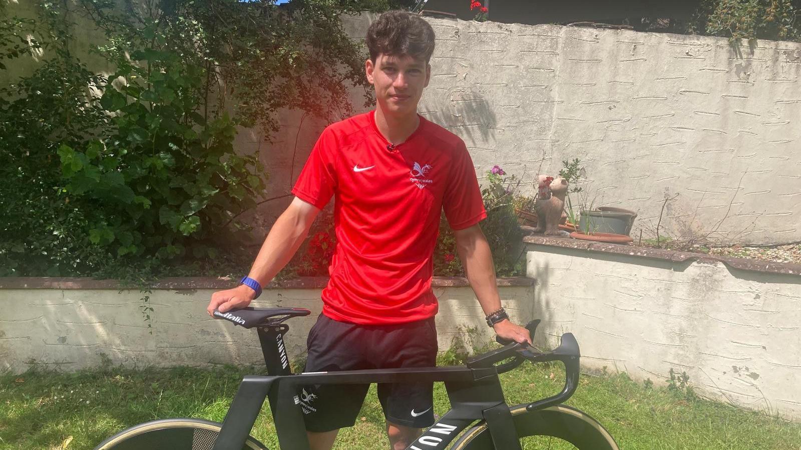 Wales and Salter target first team pursuit medal