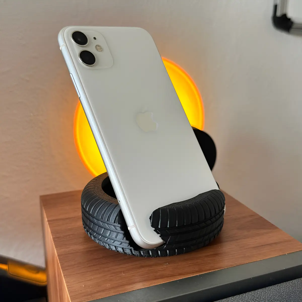 Suporte Celular De Mesa Em Formato De Pneu 3d Automotivo - imagem principal do produto