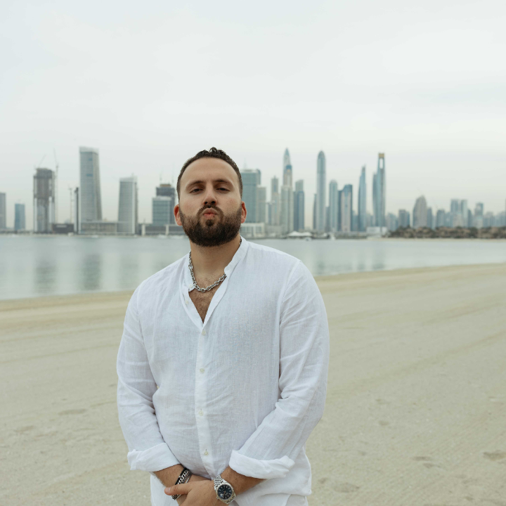 Guest Star in a Shawarma Review!