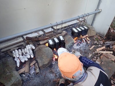 森の楽校 春の山菜収穫・飯盒炊飯とまき割り体験！ イメージ画像1