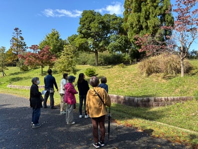 花と緑の教室「園内解説walk～園内の紅葉・果実をみにいこう！～」