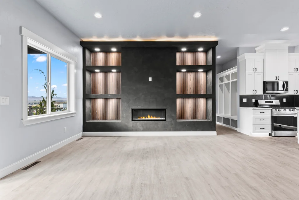 7920 Englewood Crest Dr007