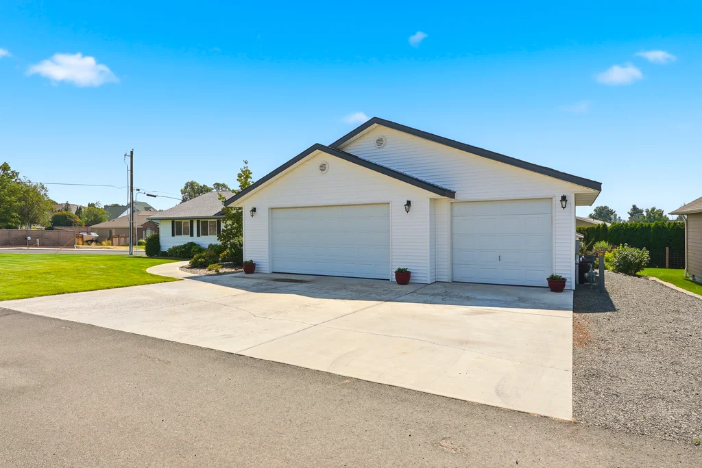 4810 Maple Ave 0003