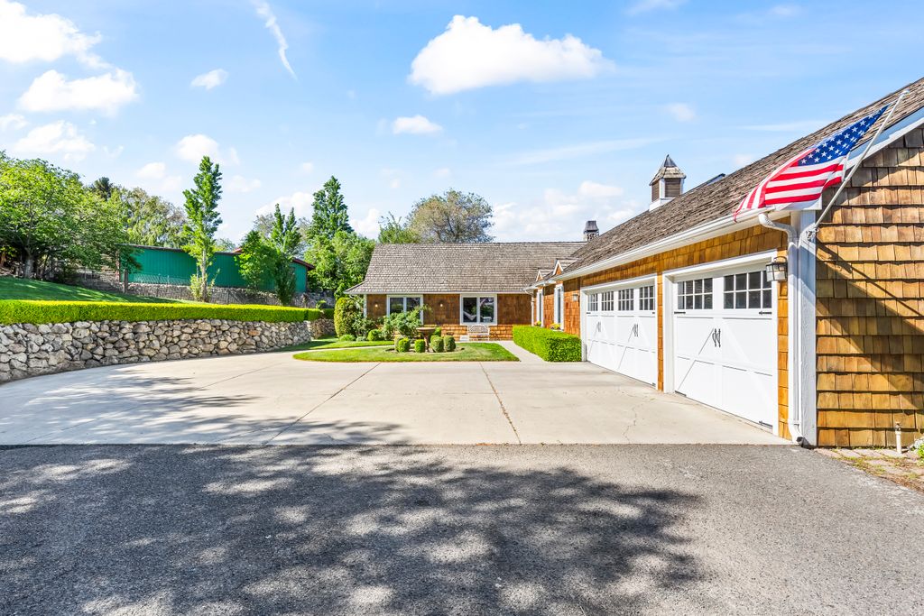 7206 Englewood Ave011