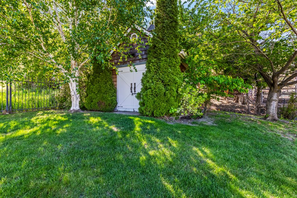 7206 Englewood Ave031