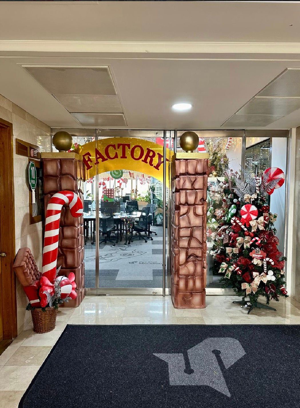 Entrada temática fábrica de chocolate