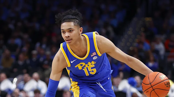 Lowe transfers to Kentucky