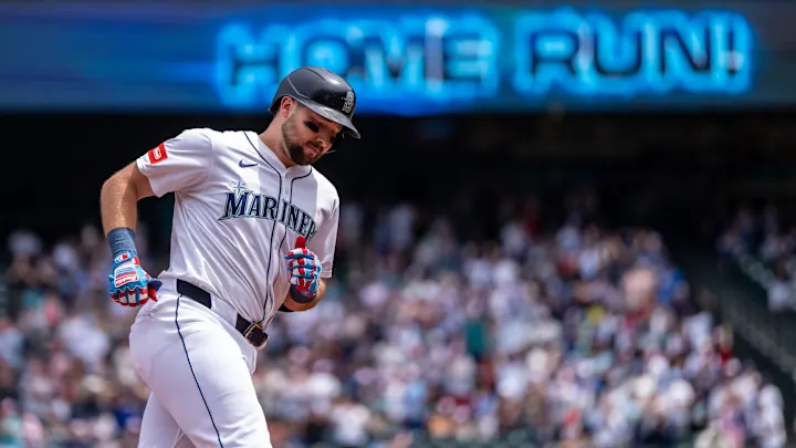 Mariners treat fans to a fireworks display
