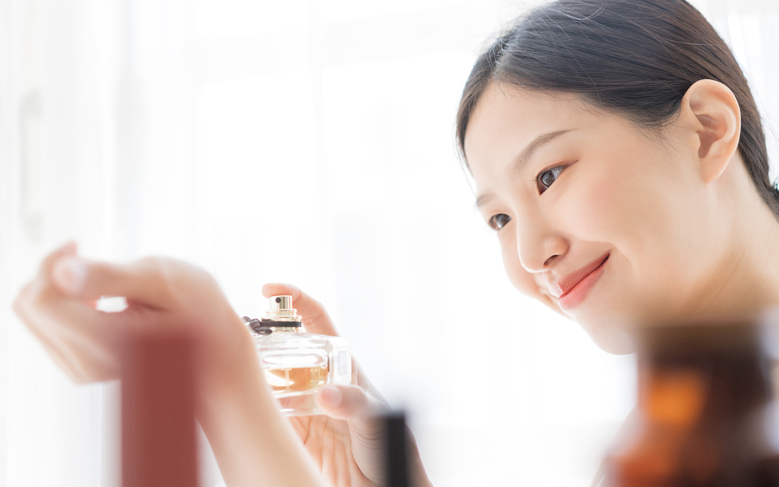 Try not to wear strong fragrances, if at all. 