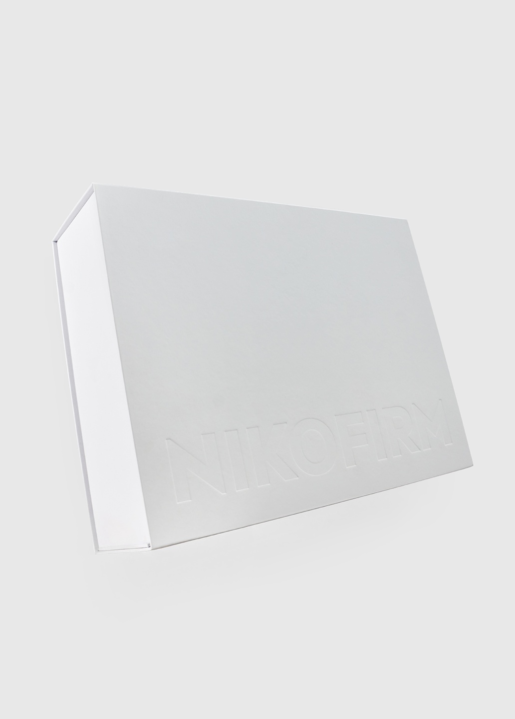 Branded white gift box, 35x27x11 cm - Product