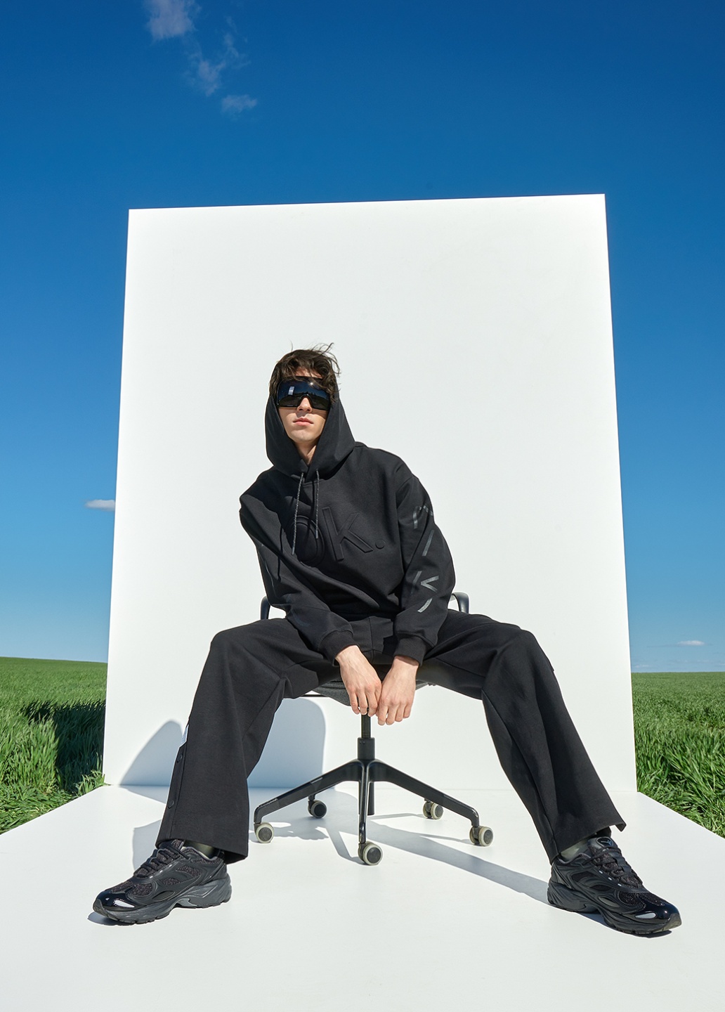 CORPORATE Suit TOUCHING GRASS male - Product