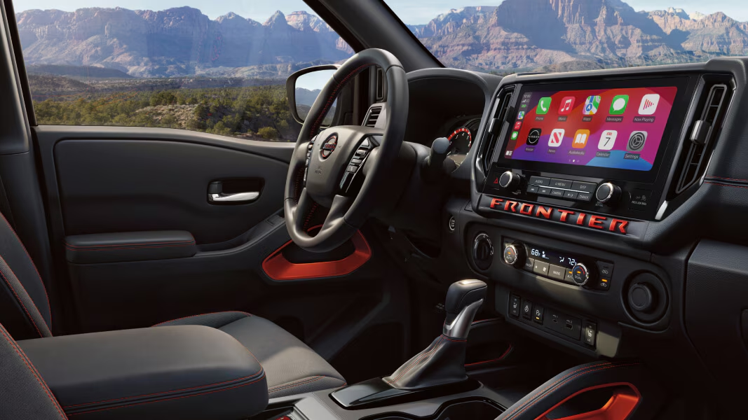 Vue intérieur du Nissan Frontier 2025 et de son tableau de bord