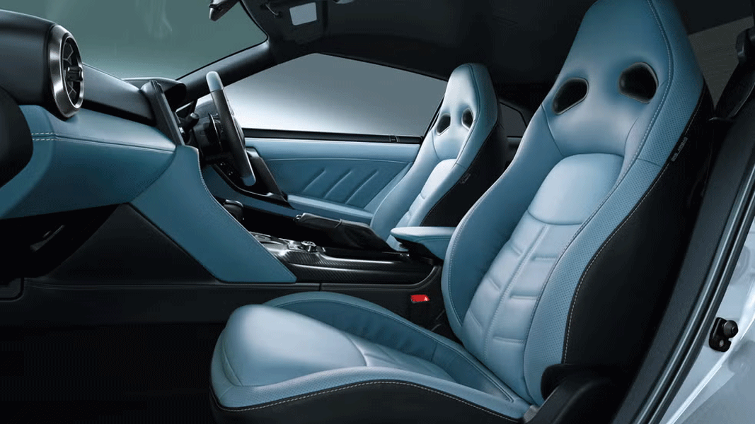 Vue intérieur de la luxueuse Nissan GT-R 2025 et de son habitacle