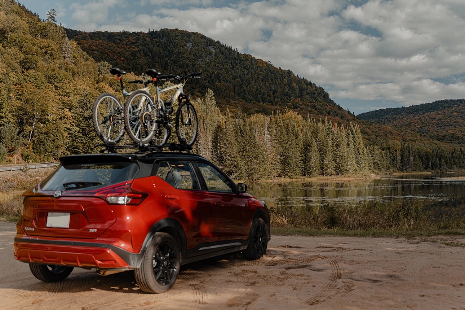 2023 red nissan kicks sub compact suv crossover rack accessories for bicycles rear view near lake st-jean in saguenay