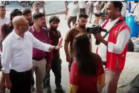സിജെപി സമരവേദിയിൽ വാക്കേറ്റം; സുപ്രിംകോടതി അഭിഭാഷകരും പൊലീസ് ഫോട്ടോഗ്രാഫർമാരും തമ്മിൽ കോർത്തു