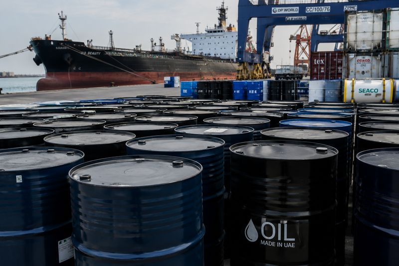 Evening Digest: Oil falls, Apple cuts iPhone component orders