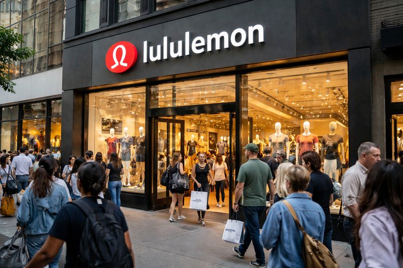 Lululemon stock forecast: why it may crash below $100 soon
