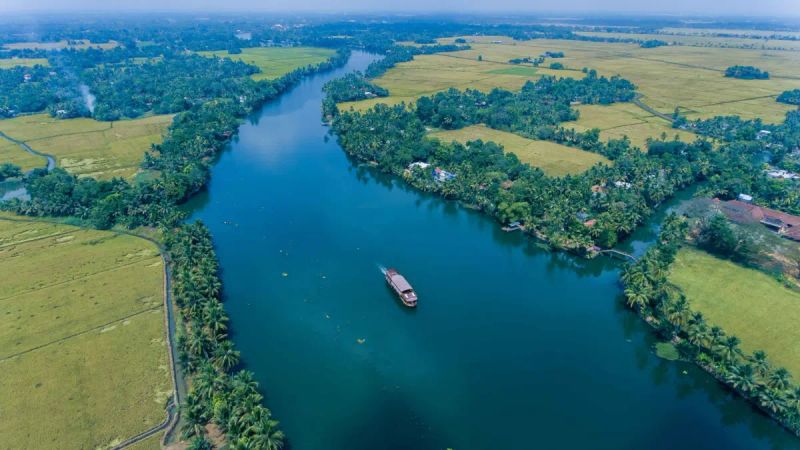 Under Pressure: A Voyage into Vast Vembanad Lake