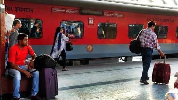 ৰাজধানীত চুৰি নগদ ধন আৰু মংগলসূত্ৰ; ৰে’লৱেক ৮০ হাজাৰ টকা ক্ষতিপূৰণৰ নিৰ্দেশ গ্ৰাহক সুৰক্ষা আয়োগৰ