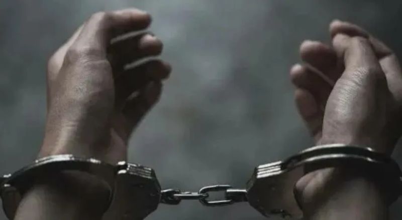 പ്രായപൂർത്തിയാകാത്ത പെൺകുട്ടിക്ക് നേരെ ലൈംഗികാതിക്രമം നടത്തിയ കേസിൽ രണ്ടുപേർ പോലീസ് പിടിയിൽ