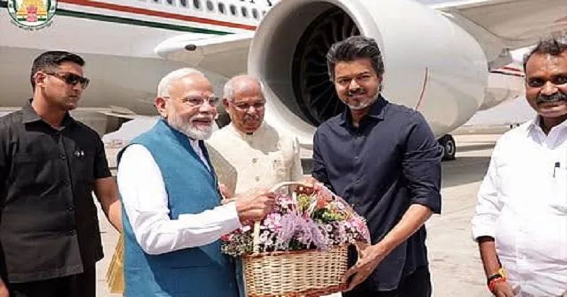 വന്ദേമാതരം ഔട്ട്: ദേശീയ ഗാനവും തമിഴ് തായ് വാഴ്ത്തും പാടി; മോദിയും ആര്ലേക്കറും വേദിയില്; തല ഉയര്ത്തി ജോസഫ് വിജയ്