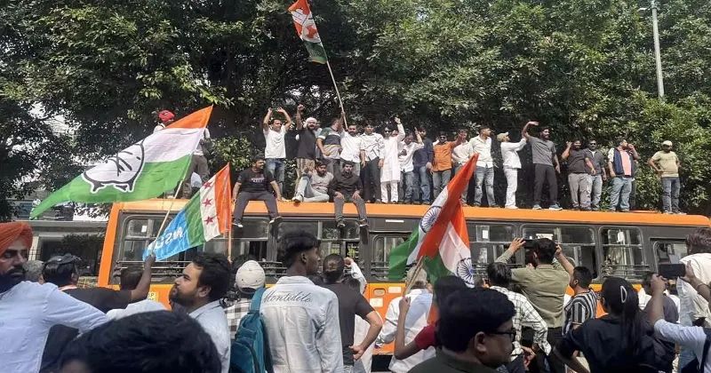 ചലോ ദില്ലി മാര്ച്ച്: ബാരഖംബയില് രാഹുല്ഗാന്ധിയെയും സംഘത്തെയും തടഞ്ഞു; സമരം ശക്തമുകുന്നു, നിയന്ത്രണം വിട്ട് പോലീസ്, പ്രക്ഷോഭകര് തെരുവില് തന്നെ