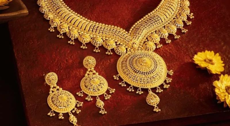 സ്വർണ്ണ വില കുത്തനെ ഇടിഞ്ഞു | gold rate falls in kerala after onam august 28