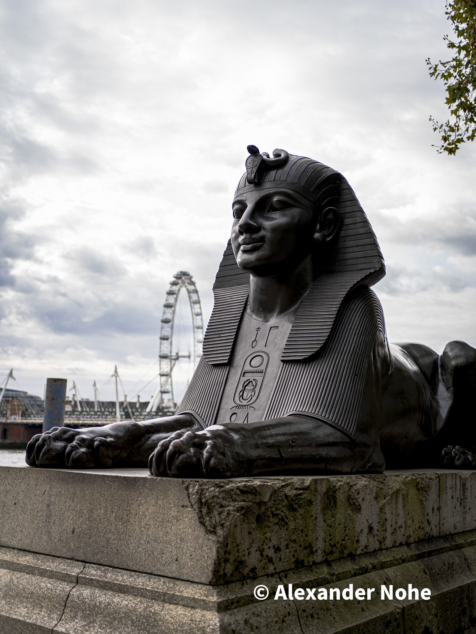 Sphinx and the Eye