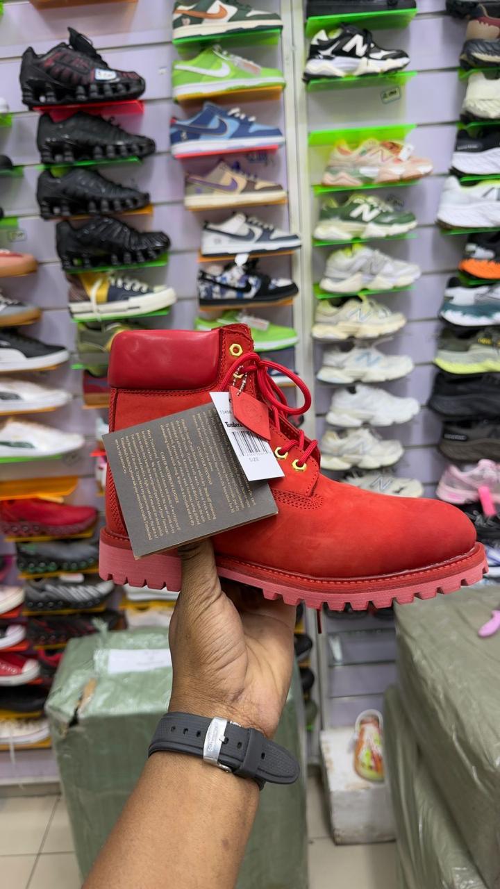 Nordic mobile salon Timberland Red color