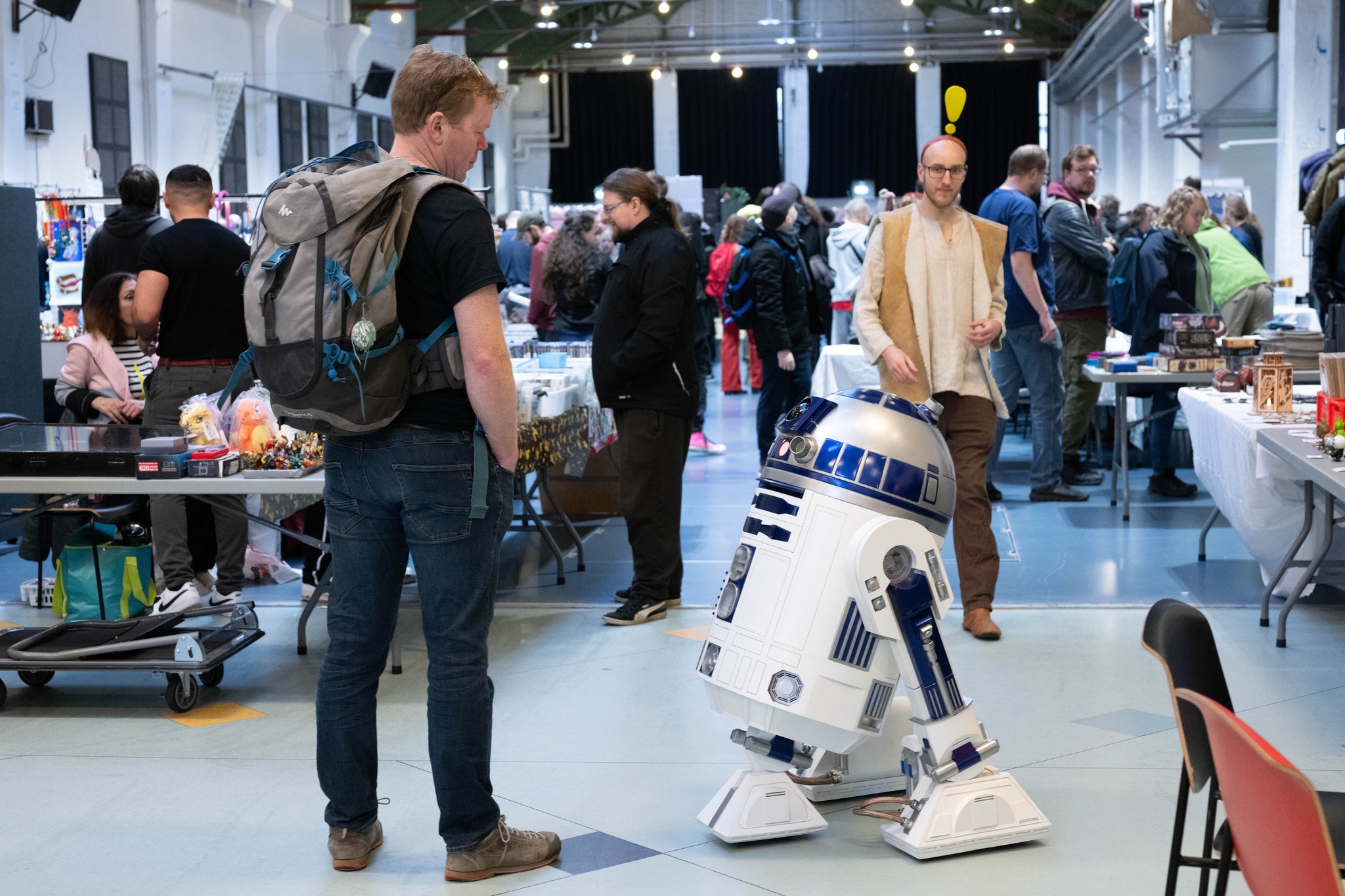 Nørdmarked r2d2 og udråbstegn