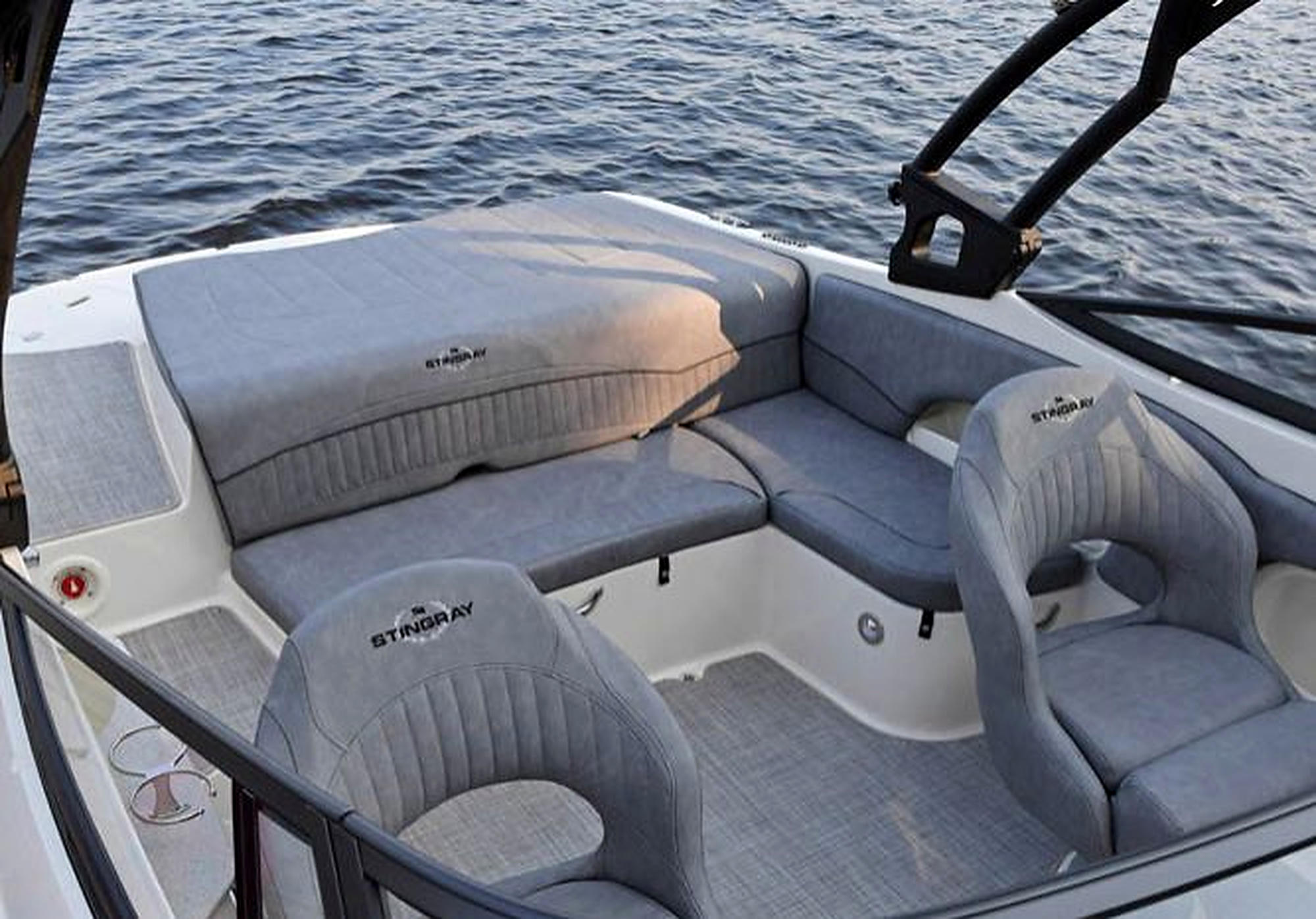 Stingray 215 LR Wake - View 2