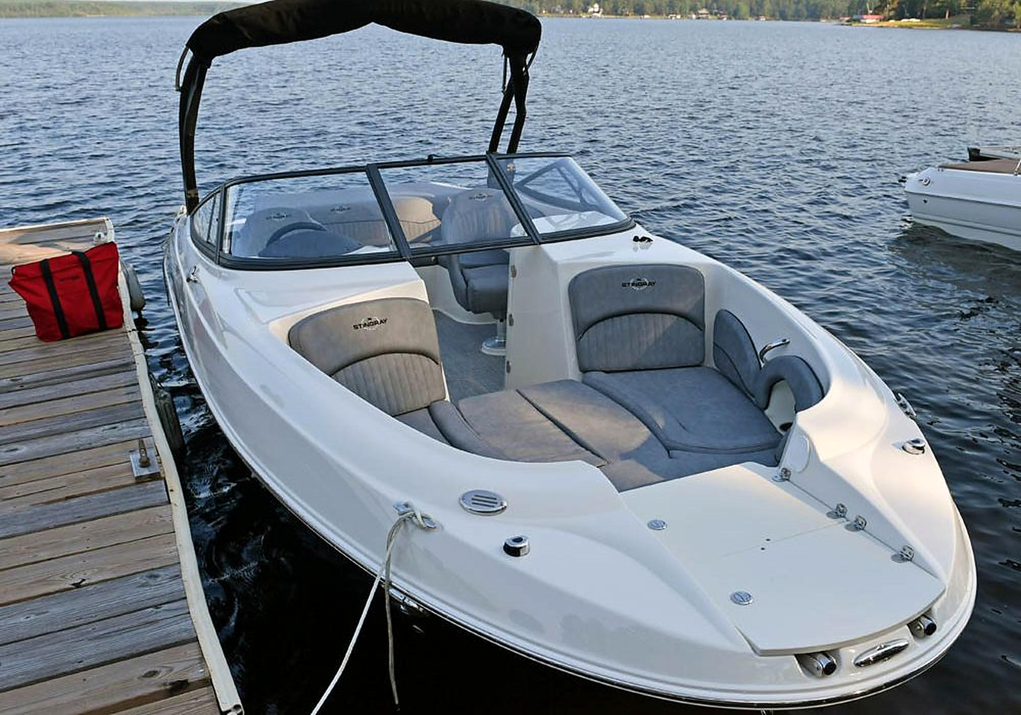 Stingray 215 LR Wake - View 4