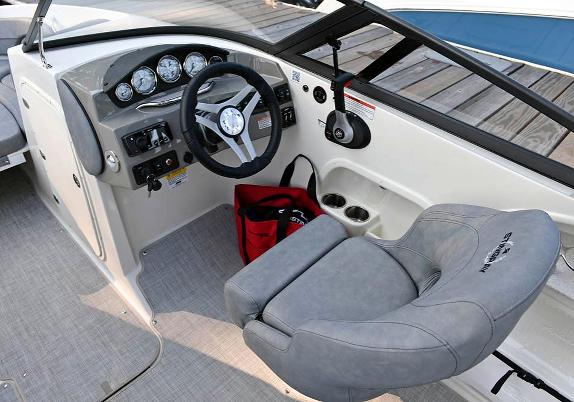 Stingray 215 LR Wake - View 5