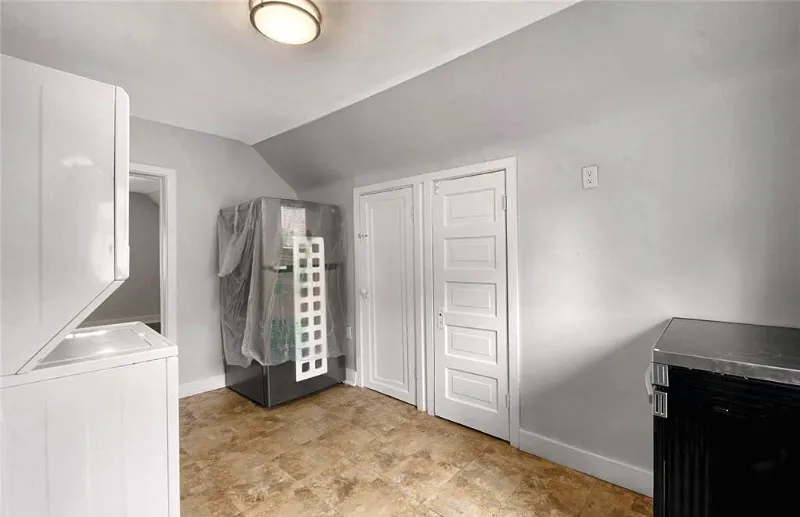 Photo 10 of 736 University E, Unit 2