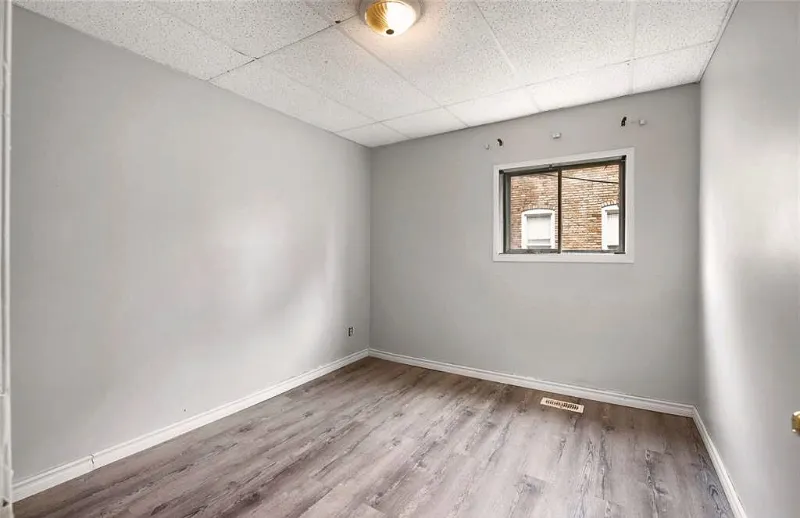 Photo 8 of 736 University E, Unit 3