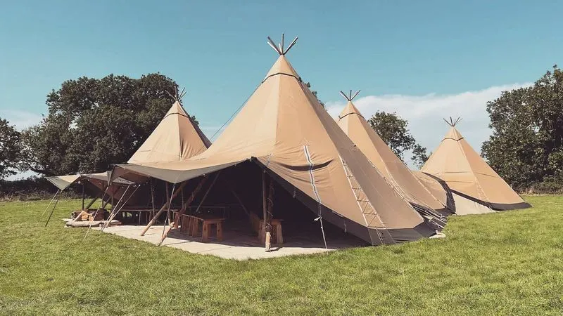 Alquiler de Kata Tipi + Set De Luces Y Alfombrado