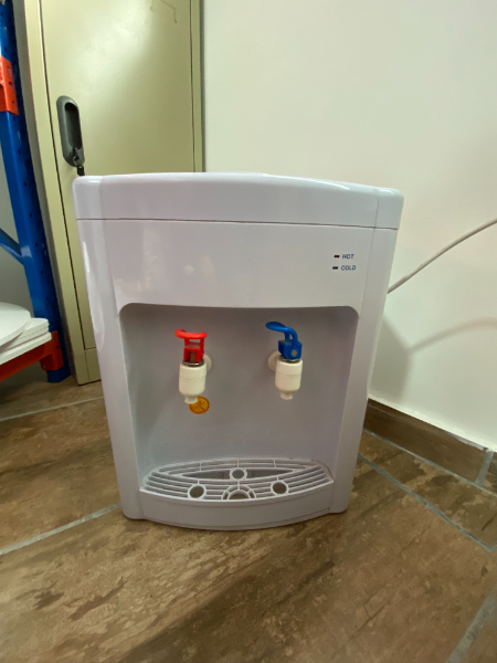 Alquiler de Dispensador de agua fría o caliente.
