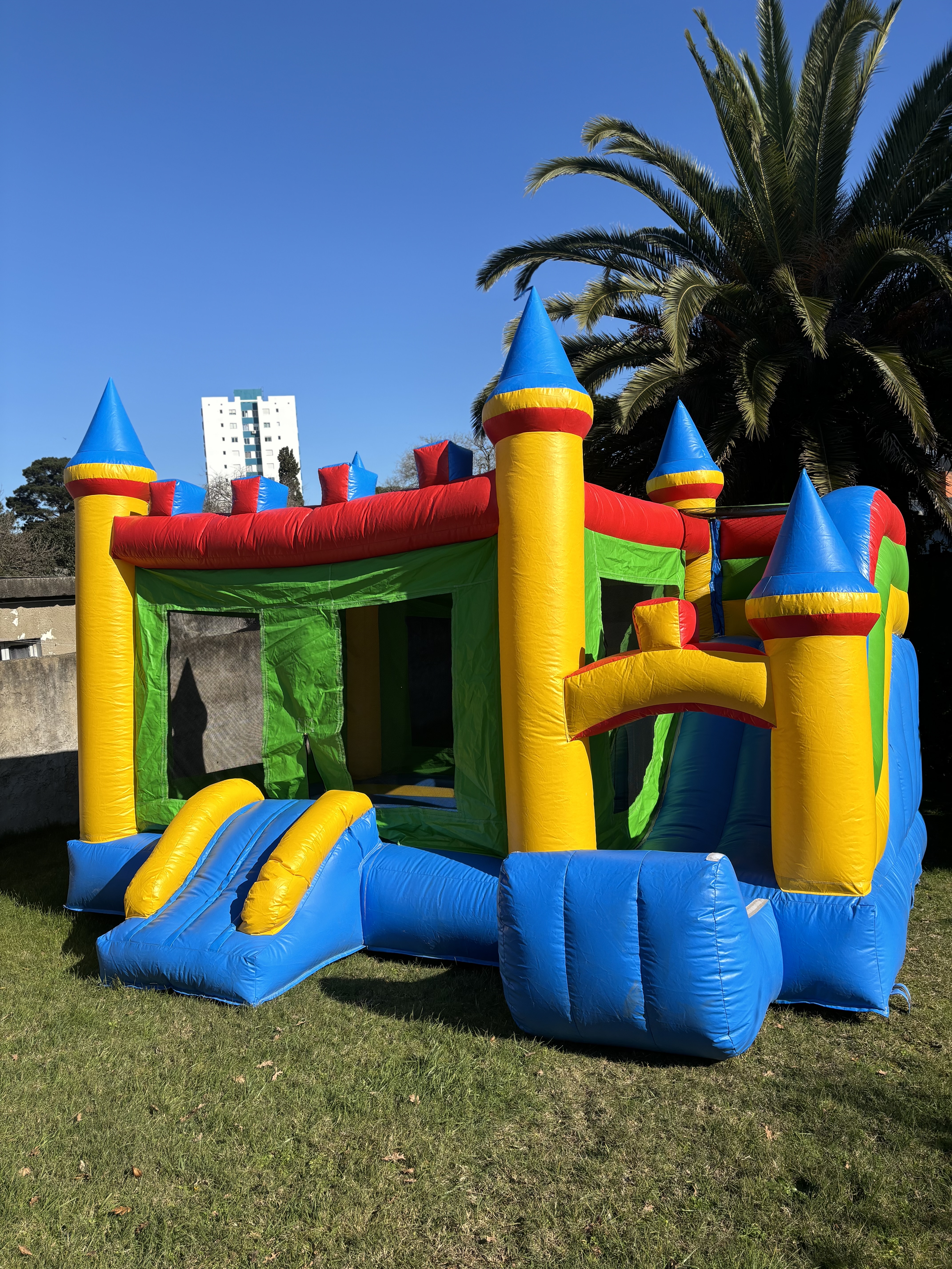 Alquiler de Mega Castillo Inflable Con Tobogán - Alquiler Por ...