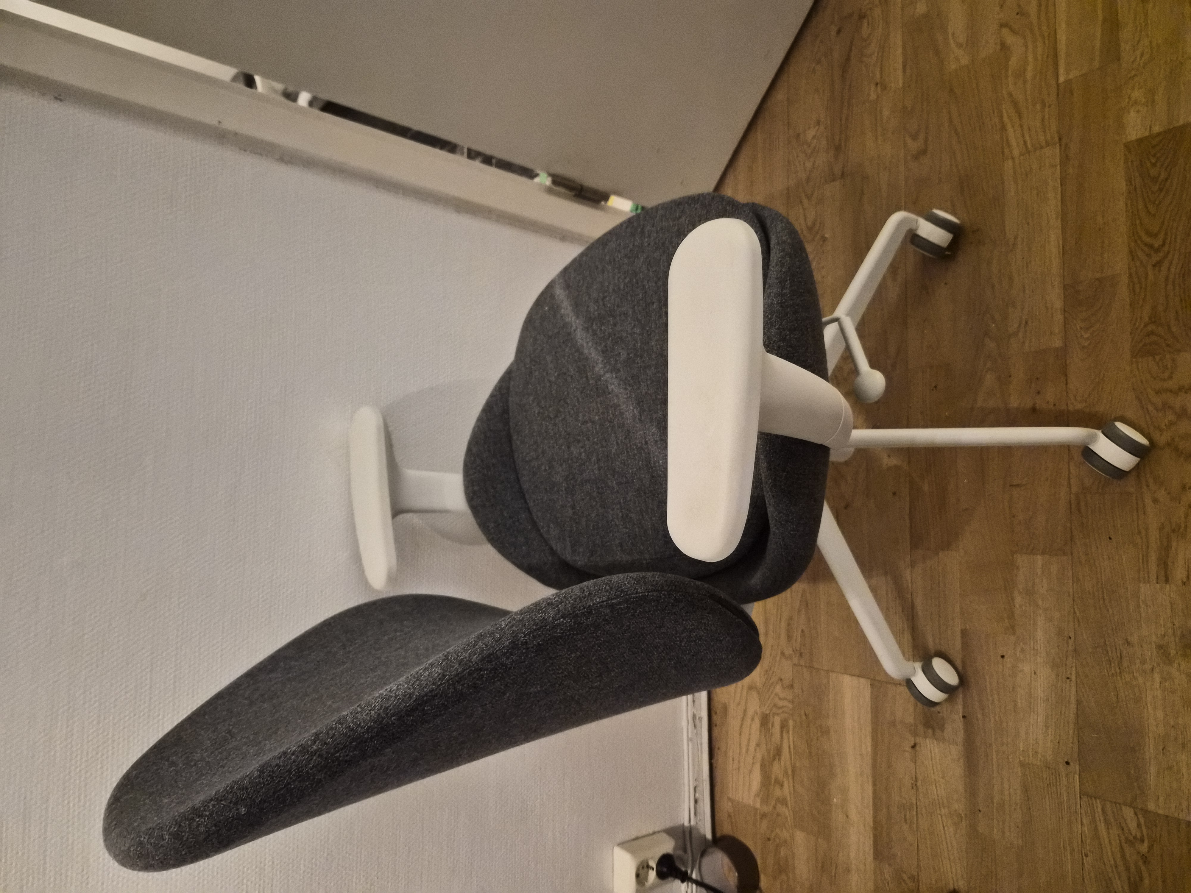 Grå Ikea kontorsstol - Bild 1